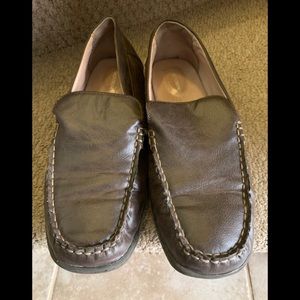 Brown dress shoes